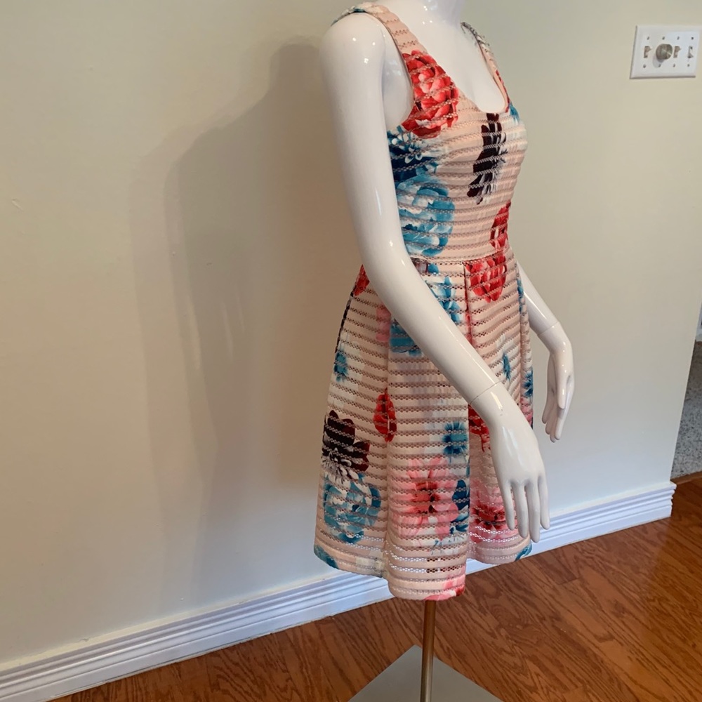 GUESS Los Angeles - Picture 3 of 8